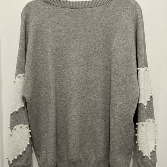 Women’s crown & ivy sweater with pearl heart embellishment. - Picture 3 of 3